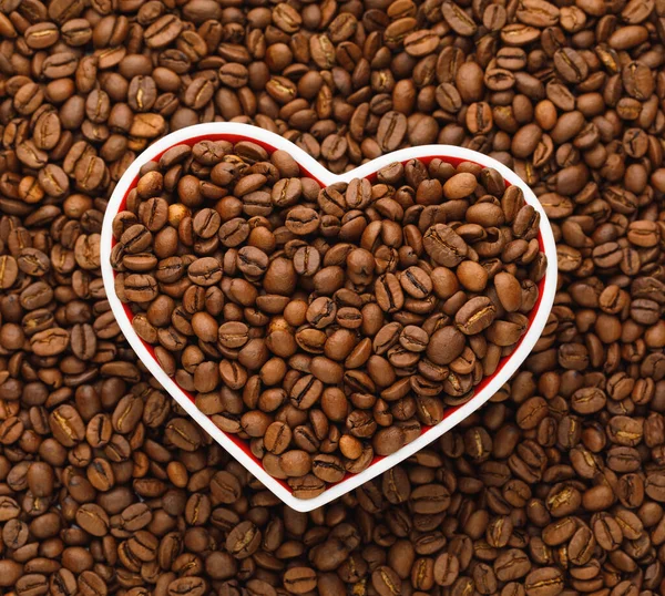 Chicchi Caffè Torrefatto Fondo Piatto Forma Cuore — Foto Stock