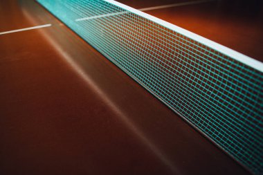 Yansımalı masa tenisi mavi ağı, yakın çekim görüntüsü