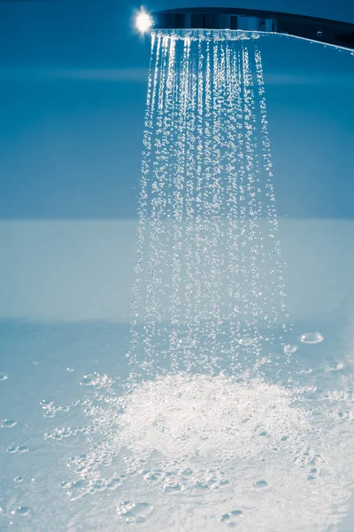 Douche Remplissant Une Baignoire Eau — Photo