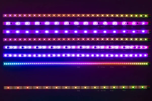 Ledstrips Paarse Lichten Zwarte Achtergrond — Stockfoto