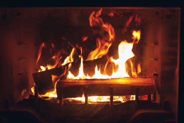 Ogień Artystyczny Kominek Płonącym Kłodą — Zdjęcie stockowe