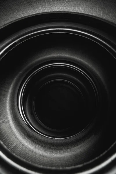 Εσωτερικό Των Στοιβαγμένων Ελαστικών Αυτοκινήτων Αφηρημένη Μαύρο Φόντο — Φωτογραφία Αρχείου