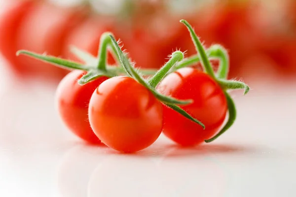 Tomates Cereja Fundo Branco — Fotografia de Stock