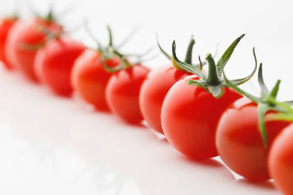 Tomates Cherry Sobre Fondo Blanco — Foto de Stock