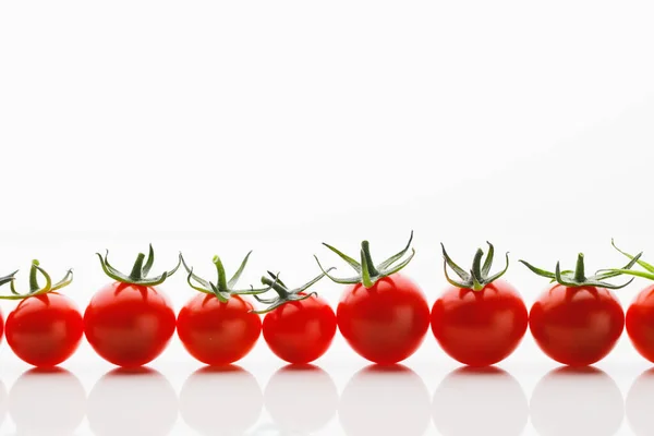 Tomates Cherry Sobre Fondo Blanco Con Espacio Copia —  Fotos de Stock