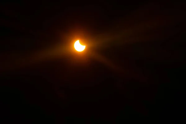 Eclipse Solar Parcial Com Chama Lente — Fotografia de Stock