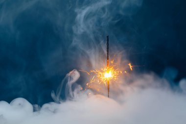 Soyut Noel havai fişeği arka planı dumanlı