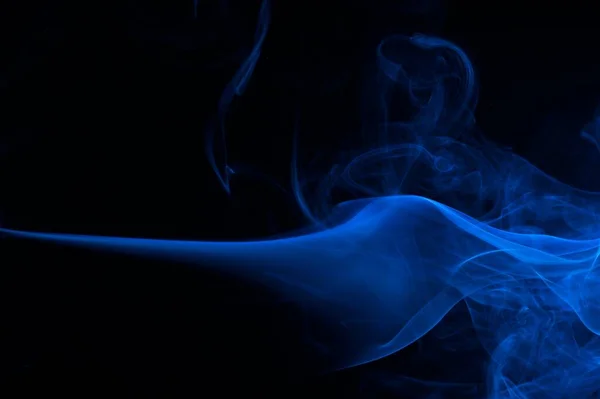 Humo Azul Abstracto Sobre Fondo Negro — Foto de Stock