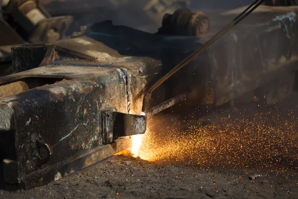 Scrap metal cutting with gas welder — Stock Photo, Image