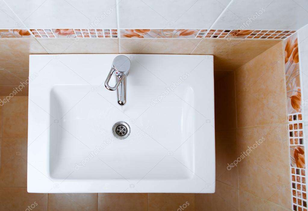 wash sink in a bathroom