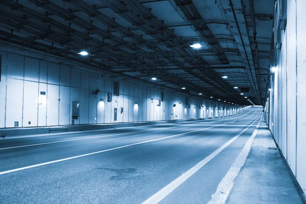 Túnel moderno para el transporte de vehículos de carretera — Foto de Stock
