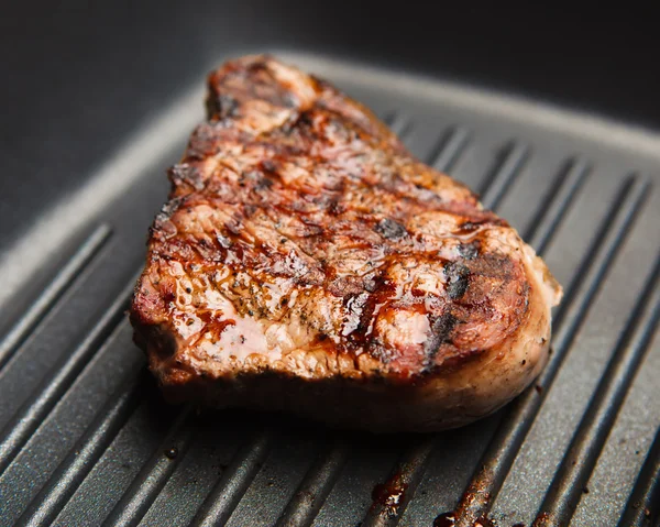 Fresh fried steak on a grill pan — Stock Photo, Image