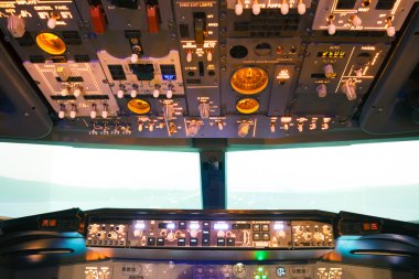 ev yapımı uçuş simülatörü kokpit içinde