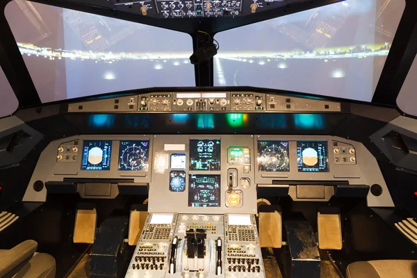 All'interno della cabina di pilotaggio simulatore di volo fatto in casa — Foto Stock