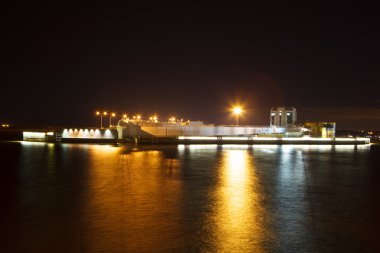 Geceleri defne Barajı