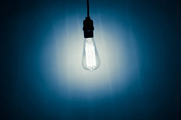 Vintage electric bulb lampa med kallt ljus — Stockfoto