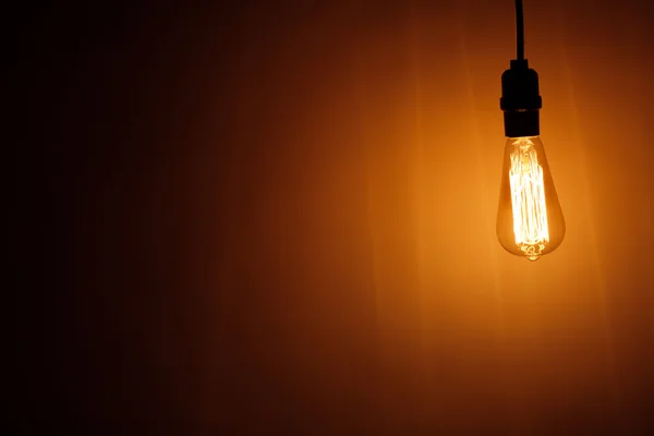 Vintage electric bulb lamp with warm light — Stock Photo, Image