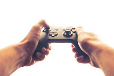 oyun çubuğu oynayan eller