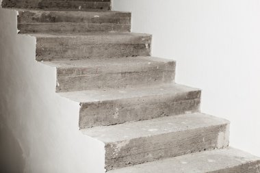 Beton merdiven yapım aşamasında