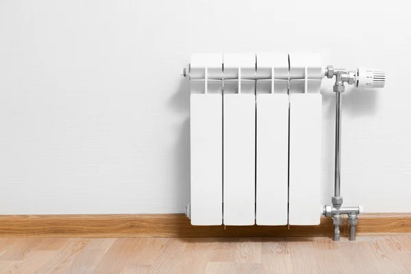 Radiador de aquecimento em casa — Fotografia de Stock