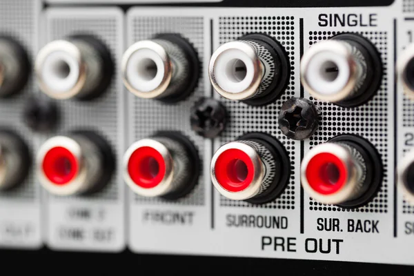 Tomadas RCA de amplificador de receptor surround de áudio — Fotografia de Stock