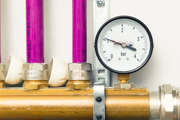 Indicador de manómetro na sala da caldeira — Fotografia de Stock