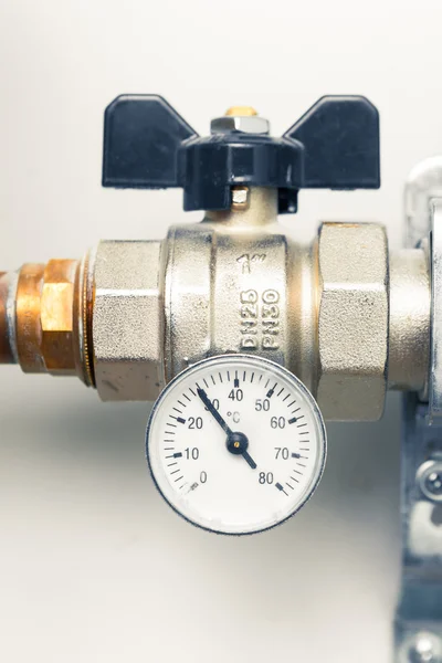 Temperature gauge indicator with water tap in boiler-room — Stock Photo, Image