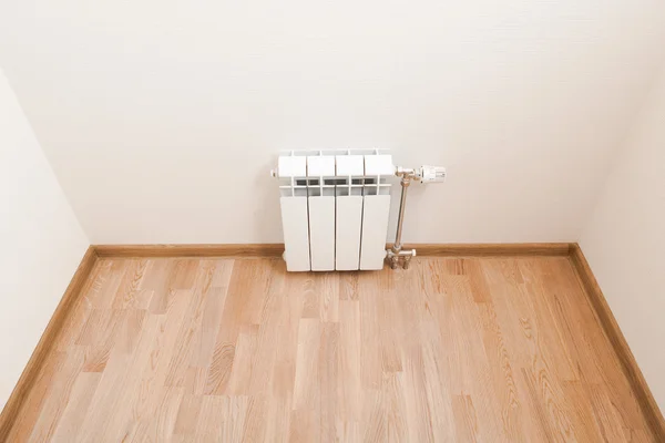 Radiateur de chauffage à la maison — Photo