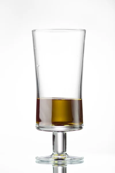 Склянка з оливковою олією — стокове фото
