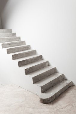 Beton merdiven yapım aşamasında