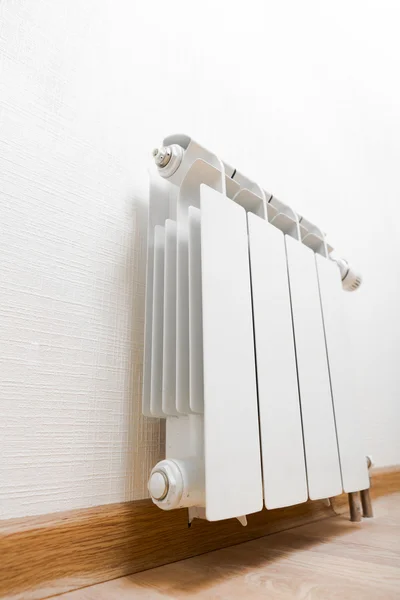 Radiateur de chauffage à la maison — Photo