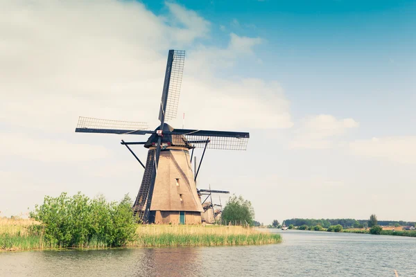 Molino de viento tradicional en Holanda — Foto de Stock