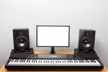 dijital ses iş istasyonu (küçük karga) studio elektronik piyano ve monitör hoparlör ile