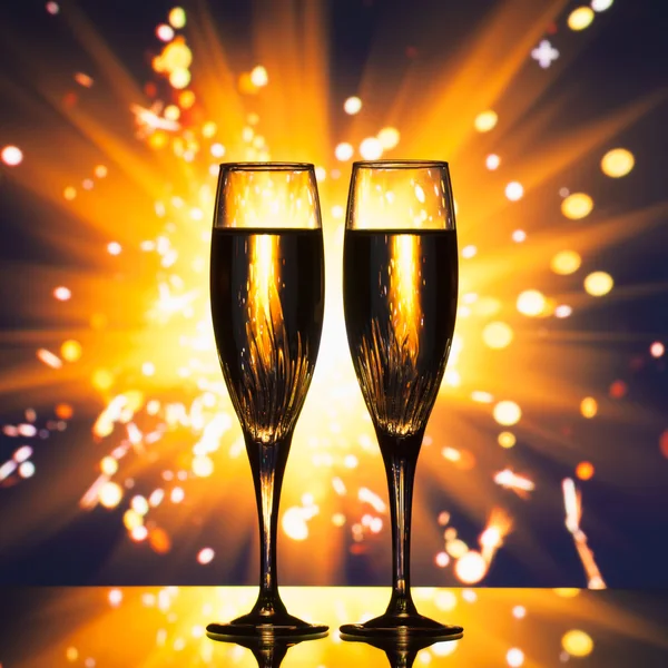 Champagne silhouette vetro contro sfondo scintillante — Foto Stock