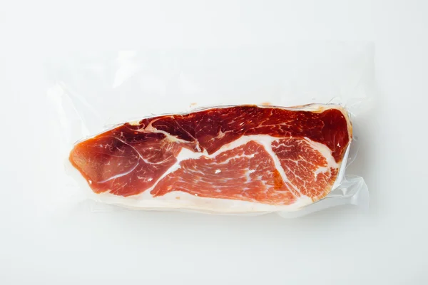 Jambon espagnol désossé dans un sac à vide, iberico bellota jamon — Photo