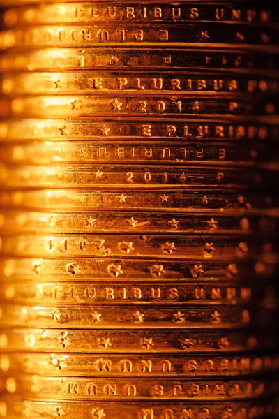 Gouden dollar munten stapel, macro weergave — Stockfoto