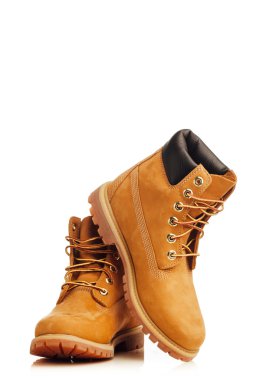 beyaz izole sarı çizmeler