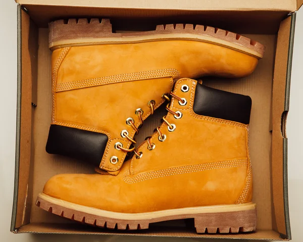 Yellow winter boots in the box — Stock Photo, Image