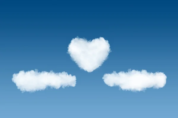 Bulutlar ve kalp zemin üzerinde mavi gökyüzü arka plan — Stok fotoğraf