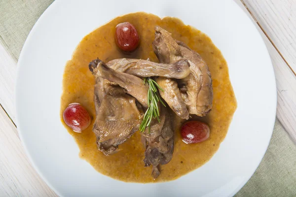 Poussin with grapes sauce — Stock Photo, Image