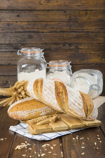 Pane fatto in casa con pasta madre per una dieta sana — Foto Stock