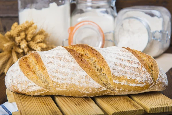 Pane fatto in casa con pasta madre per una dieta sana — Foto Stock