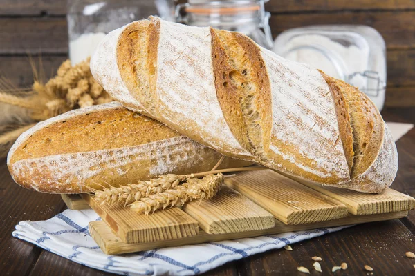 Pane fatto in casa con pasta madre per una dieta sana — Foto Stock