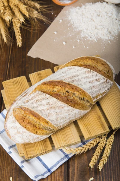 Pane fatto in casa con pasta madre per una dieta sana — Foto Stock