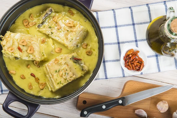 Salt cod in a pilpil sauce — Stock Photo, Image