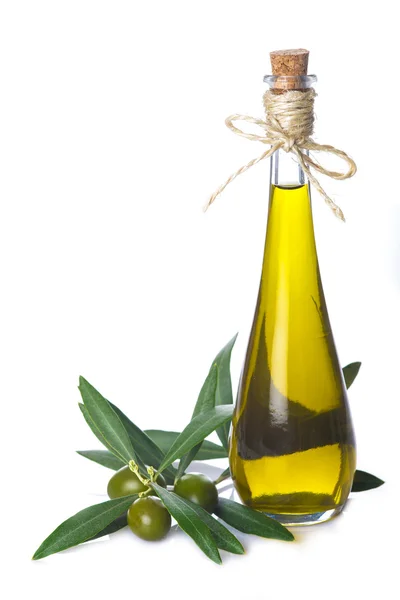 Экстра бутылка оливкового масла, изолированная на белом — стоковое фото