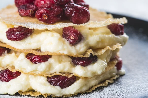 Mille-feuilles with cream and cramberries — Stock Photo, Image