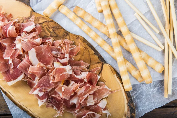 Serrano ham a tyčinek předkrm — Stock fotografie