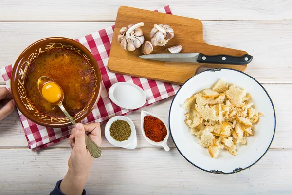 Sopa castellana o de ajo con huevos —  Fotos de Stock