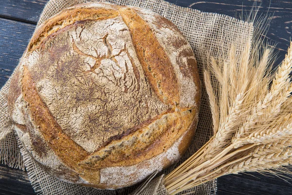 Hausgemachtes Sauerteigbrot — Stockfoto